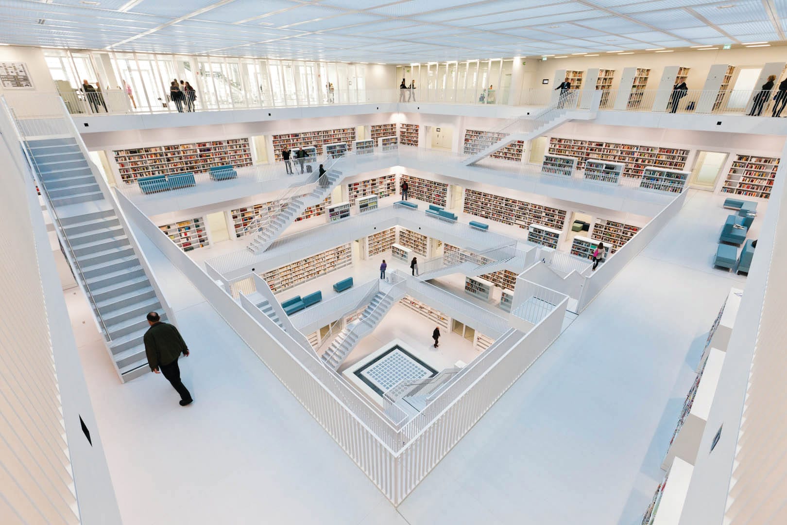 The gallery hall of Stuttgart City Library. ©die arge lola. City Library Stuttgart, Yi Architects.